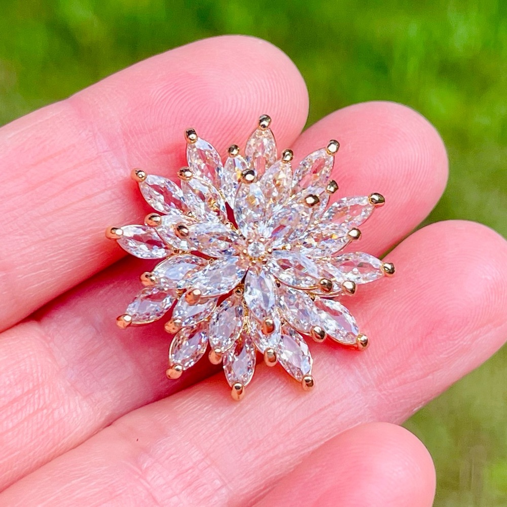 Snowflake Brooch Rotatable Brooch Zircon Snowflake Pin